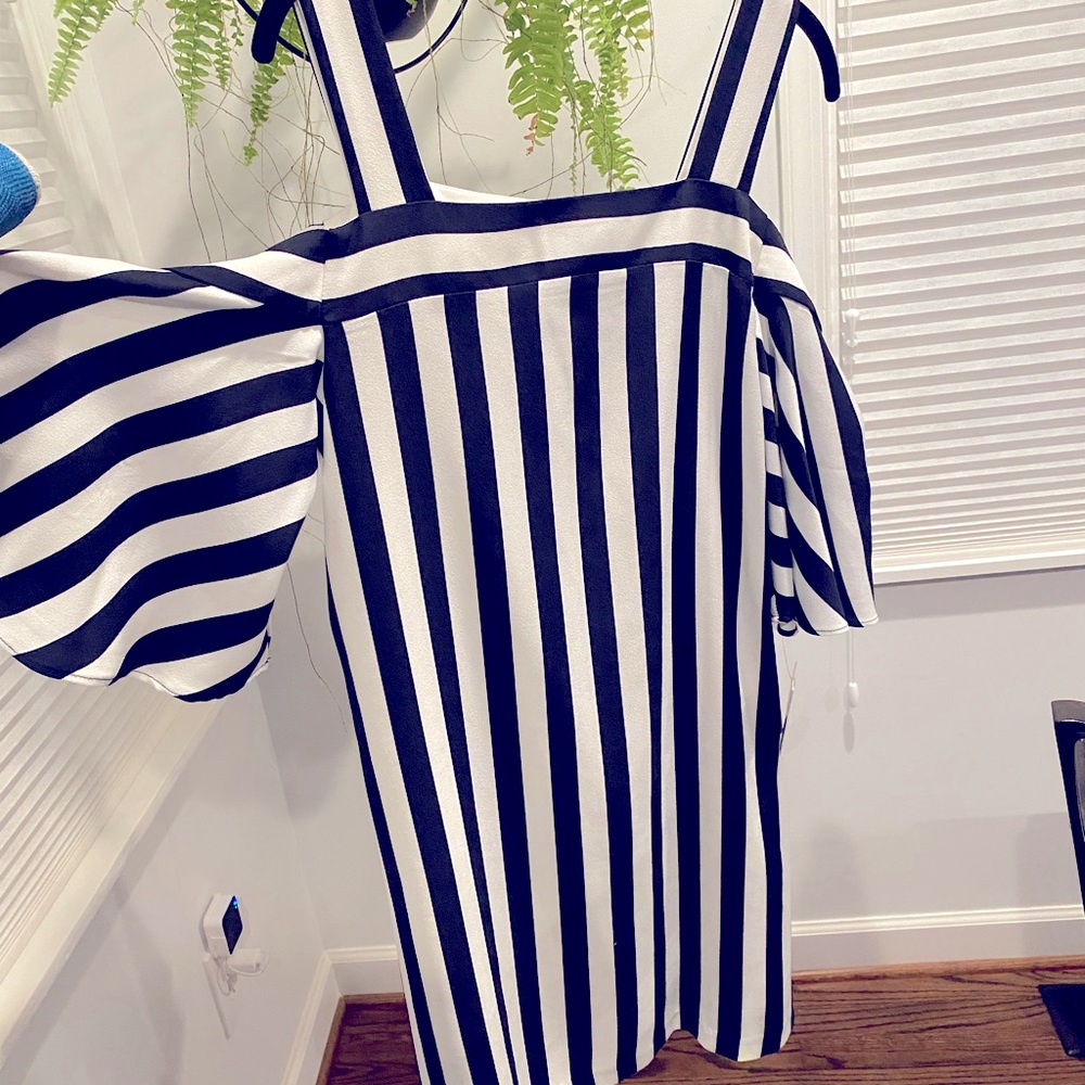 NWT Navy & White cold shoulder dress by Taylor dresses